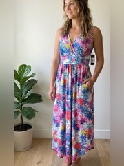 WOOSEA Floral Maxi Dress with Pockets V-Neck Curved Hem – Size M (NWT).