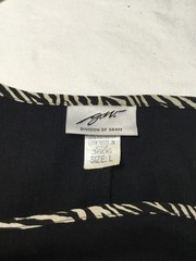 G.W DIVISION OF GRAFF SLEEVELESS ZEBRA PRINT THEME W/POCKETS SIZE LARGE