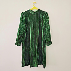 Oliver Bonas Textured Velvet Mini Dress size 8 long-sleeve crushed green velvet