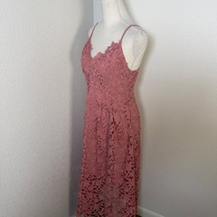 ASTR The Label Lace Midi Dress Womens L Pink Floral Scalloped V-Neck Cocktail