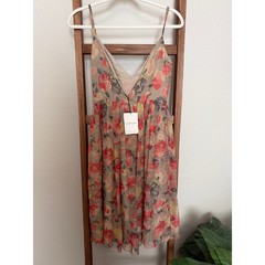Jill Stuart-NWT-Penelope Floral 100% silk v neck Dress- size 2