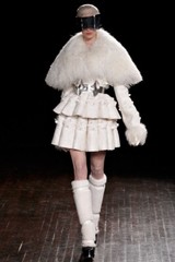 Alexander McQueen Runway 38 White Ivory 3-D Embroideref Flower Jacket & Skirt !!