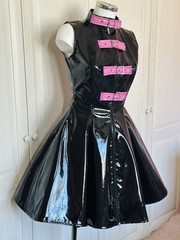 Misfitz blk & pink PVC buckle skater dress, 2 way zip. SIZE 20. CD Goth Sissy