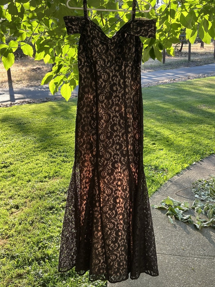 R&M Richards Black Lace Formal Gown Size 6 Off Shoulder Mermaid Evening Dress