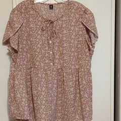 SHEIN mauve and white Floral with Buttons on Front .