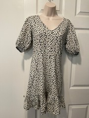 ASOS DESIGN Floral Print Dress with Puff Short. Sleeve, v-neck Sz US 4