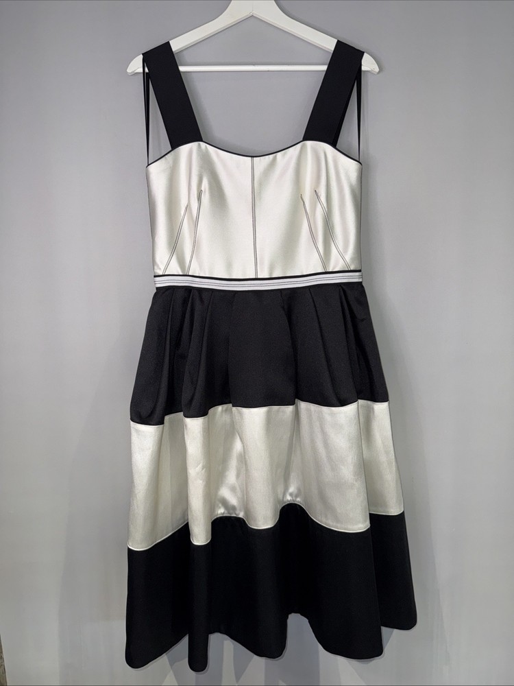 Gorgeous Roksanda Ilincic, Black & White, Lined, Party/Cocktail Dress. UK 10