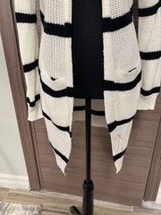 Women&rsquo;s Striped Open Front Knit Cardigan Sweater Size S – White Black Striped