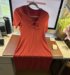 Women’s Red Solid V-Neck Tie Front Lace Accent Short Sleeve Midi Dress M