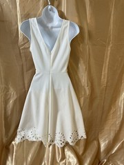 White Charming Women’s A-Line Swing Sleeveless Scalloped Flare Dress Size M