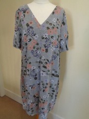 M&S COLLECTION GREY AND MULTI LINEN MIX FLORAL PRINT DRESS WITH POCKETS – S. 18