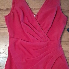 GUESS Red Sheath Dress 4 V-Neck Sleeveless Knee-Length Pleated Lined Zip