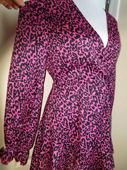 Bella Barnett Pink Black Cheetah Ruffle Open Back V Neck Dress Medium NEW