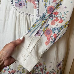 En Crème Floral Embroidered Boho Peasant Blouse Top Size Small NWT