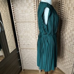 H&M Green Pleated Knee Length Dress – Medium