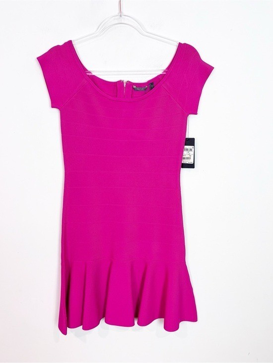 GUESS PINK KNIT CAP SLEEVE PEPLUM HEM DRESS WOMENS SZ MEDIUM NWT