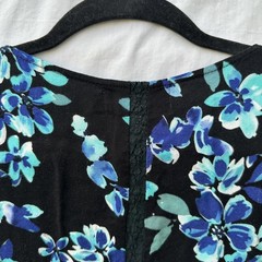 Minkpink Long Sleeve Dress Size Large Lightweight Fabric Blue and Black Floral