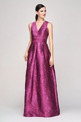 New with Tags, Kay Unger Mariah Jacquard Textured Gown in Sangria Sz 4