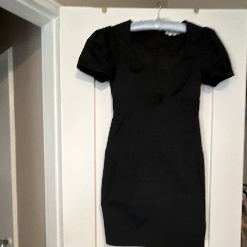 BCBGeneration 6 Black Sheath Dress Short Sleeve V-Neck Pleated Lined Zip