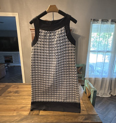 Tiana B Black White Geometric Shift Dress 8 Round Neck Sleeveless Zip Knee