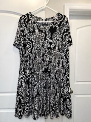 Cato size 26/28W black and white patterned dress