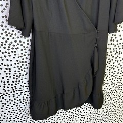 Topshop Black Wrap dress NWT size 10 ruffle bottom little black midi dress