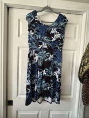 Tommy Bahama Women’s M Blue Black White Floral A-Line Scoop Neck Knee Dress