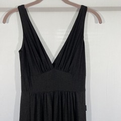 NWT $328 La Femme [sz 4 ] Sleeveless Plunge Neck Gown in Black #G908