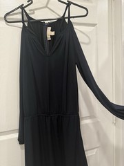 Women’s Dress With Open Shoulder And Long Sleeves