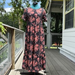 Amazon: Floral Black and Rust Short Sleeve Maxi Dress. Size Medium.