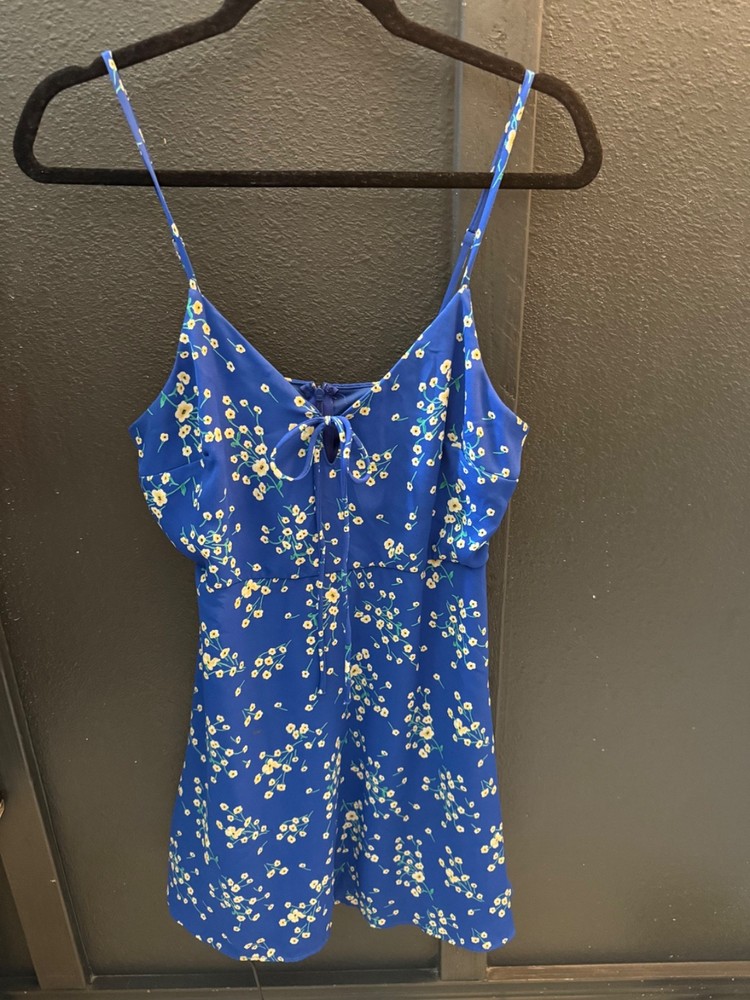 LULU&rsquo;s blue spaghetti strap dress with yellow and white flowers- SIZE M