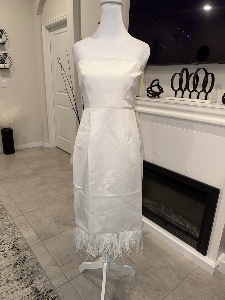 NWT Classic Strapless White Feather-Hem Dress Size 6