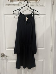Women’s Dress With Open Shoulder And Long Sleeves