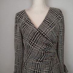 RALPH LAUREN Black white Ruched Ruffled Cuff Plaid Long Sleeve VNeck Size 8