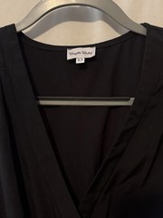 Brigitte Bailey Black Solid V-Neck Long Sleeve Button Accent Shift Dress XS