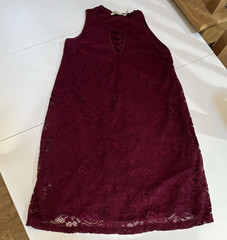 Women&rsquo;s Burgundy Floral Lace Size M Sleeveless V-Neck Knee Length Shift Dress