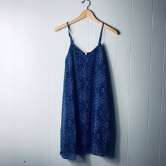 MUDD NAVY BLUE FLORAL PATTERN SPAGHETTI STRAP DRESS LINED WOMENS SMALL