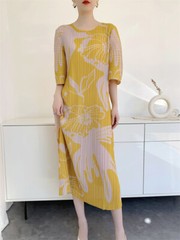 Brand New Leisure Elegance Pleated Fabric Round Neck Printed Pleated Dress