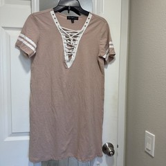 Derek Hart Dusty Rose Lace Up V-Neck Topped With White Trim Dress, Size S￼￼￼￼￼