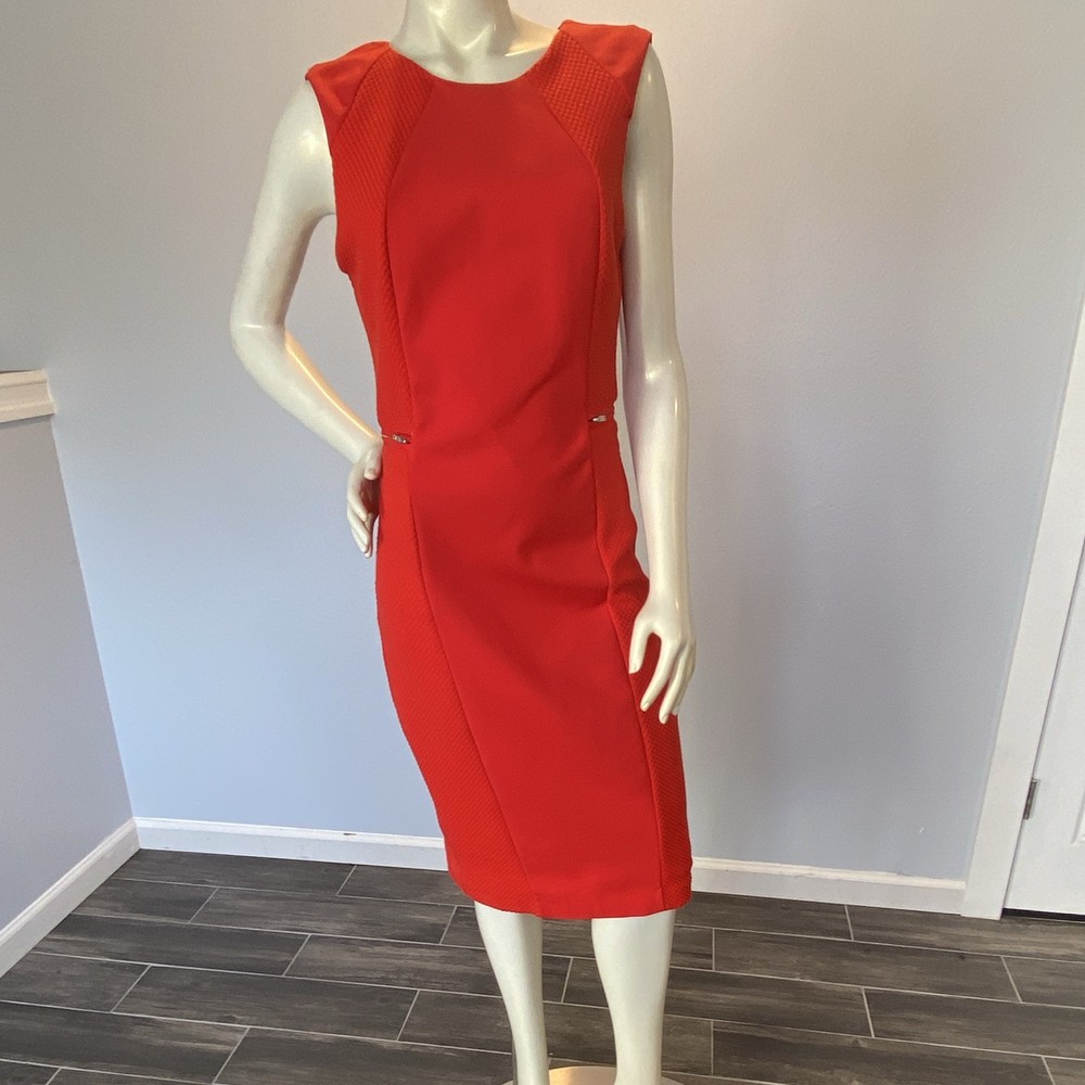 bebe Red Solid Round Neck Sleeveless Sheath Knee Length Zip Dress S/P
