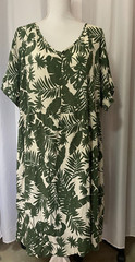 NWT BloomChic Floral Print Dress Size 20 Green Short Ruffled Sleeves V-Neck