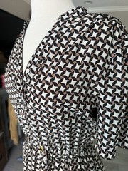 Johnston & Murphy Women’s Dress Small Geometric Print Lightweight Belted casual