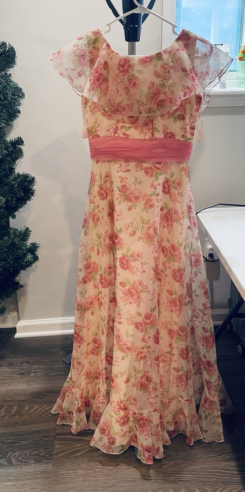 Vintage White Floral Chiffon Floor Length Scoop Neck Flutter Sleeve Lined Gown