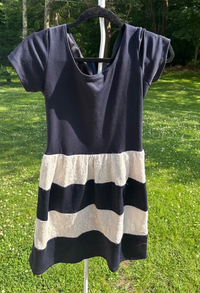 C.W. Designs Short Striped Off-White Navy Blue Dress Size Large Casual Classic