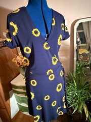 J for Justify Women&rsquo;s XL navy blue dress with yellow sunflowers shortsleeve