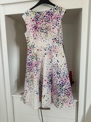 Hobbs Dress 12 white with floral accent. Fit and Flare style, Lined with pockets