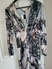 Linda Lundstrom Long Wrap Maxi Dress Size 10 Medium White Black Abstract Print