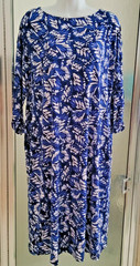 CHICO&rsquo;S BATWING SLEEVED MIDI DRESS-SIZE 1/MEDIUM-BLUES/WHITE-NO CREASING-**NEW**