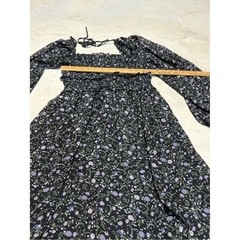 Astr the label Smocked Square-Neck Long Sleeve Floral midi Dress medium