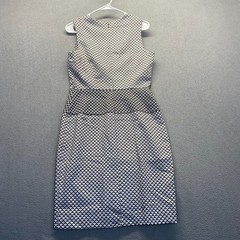 Calvin Klein A-line sheath dress, women&rsquo;s size 6. Casual style. Zipper closure.